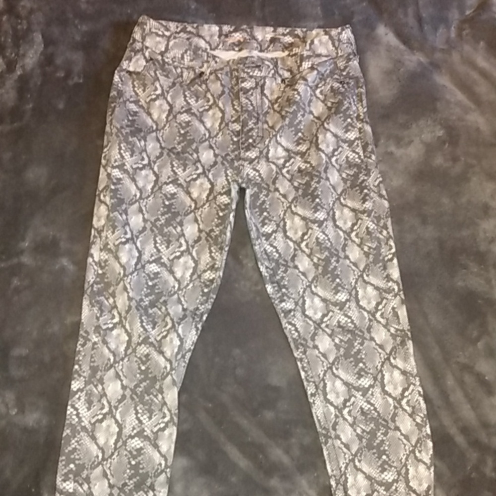 Seven7 brand size 12 tummyless high rise skinny jeans snake print